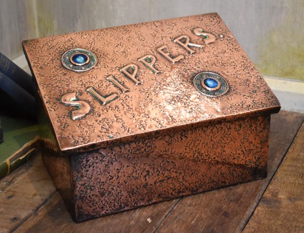 Arts and Crafts copper slipper box - Image 2