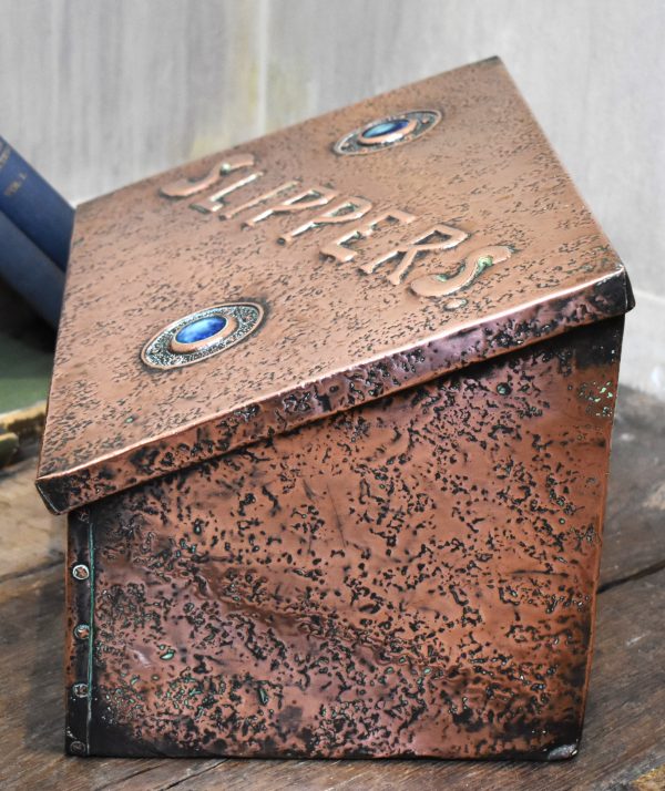 Arts and Crafts copper slipper box - Image 6