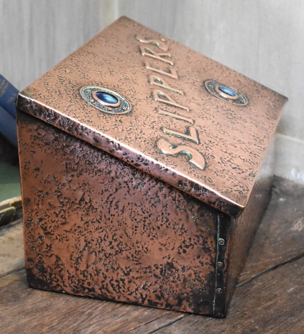 Arts and Crafts copper slipper box - Image 4