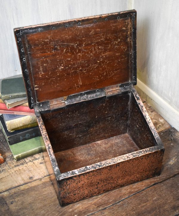 Arts and Crafts copper slipper box - Image 3