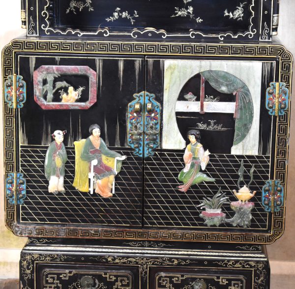 Small Chinese inlaid black lacquer cabinet - Image 2