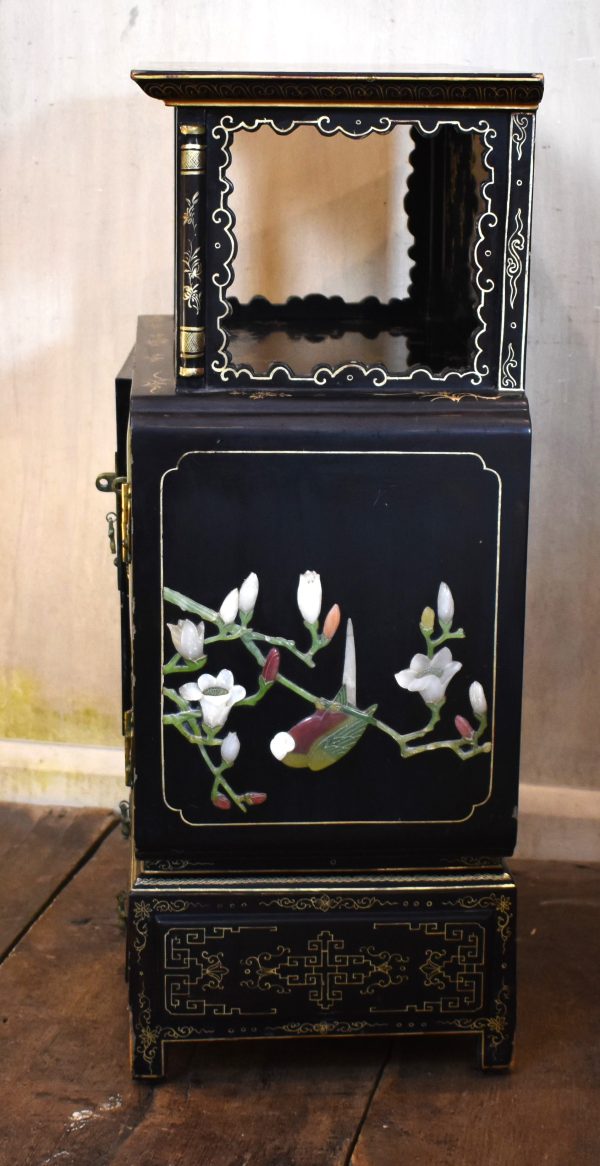 Small Chinese inlaid black lacquer cabinet - Image 6