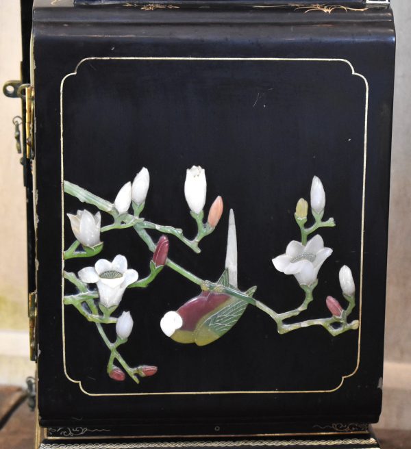 Small Chinese inlaid black lacquer cabinet - Image 5