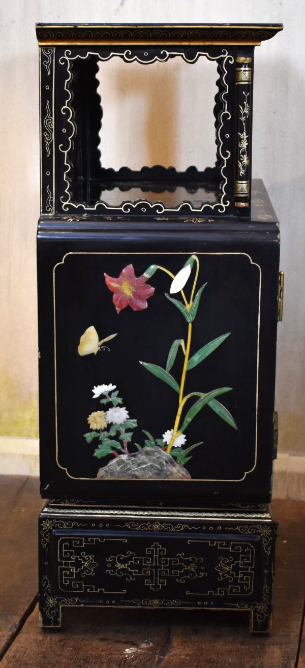 Small Chinese inlaid black lacquer cabinet - Image 4