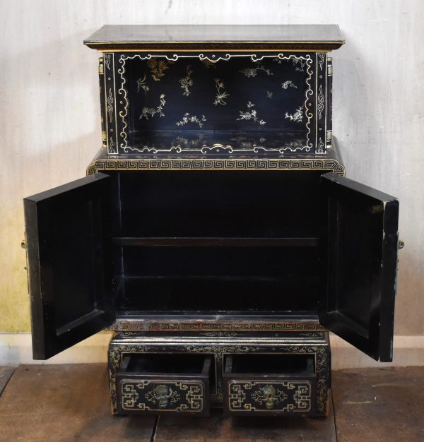 Small Chinese inlaid black lacquer cabinet - Image 9