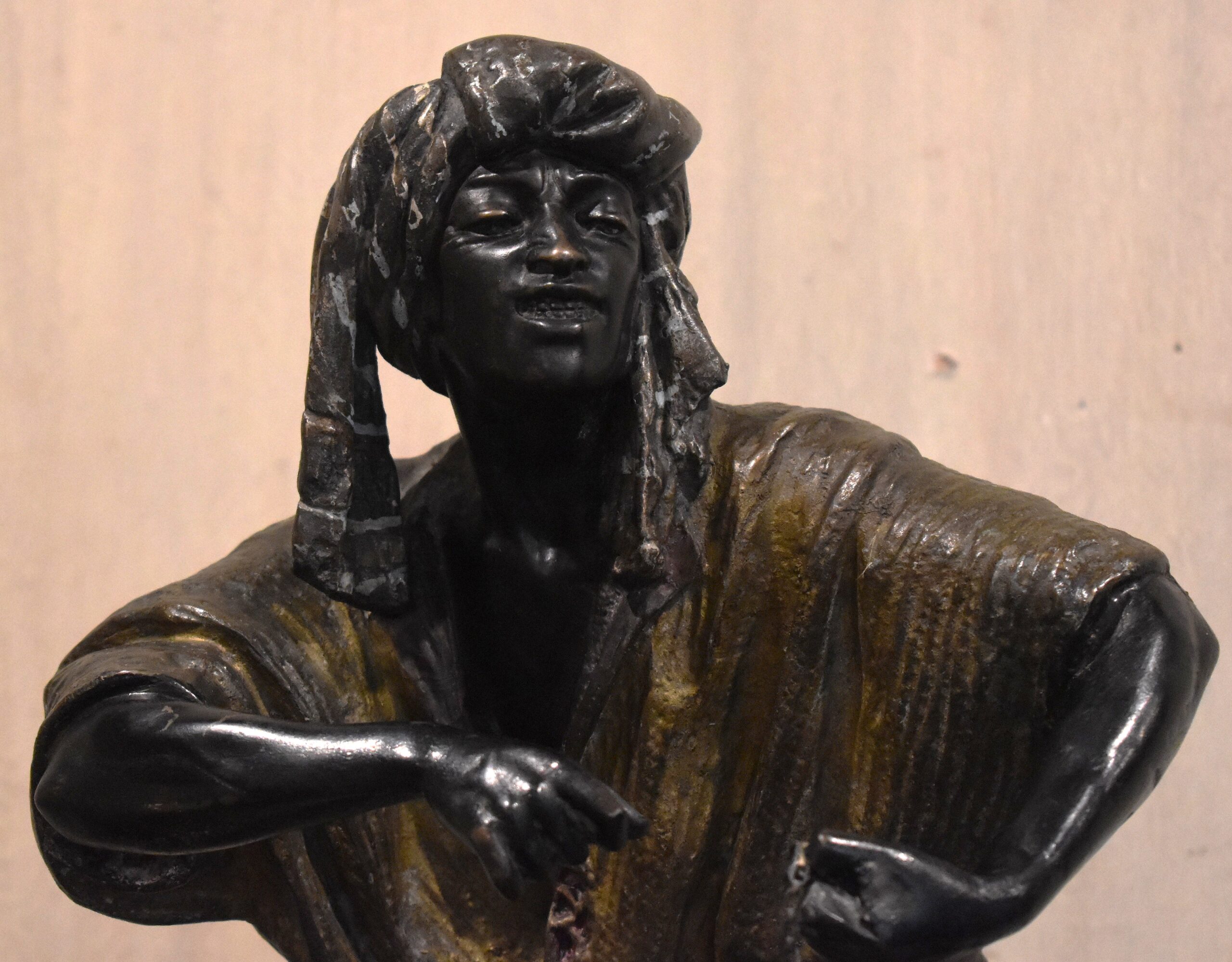 Bronze of an Arab merchant by Arthur Waagen - Image 2