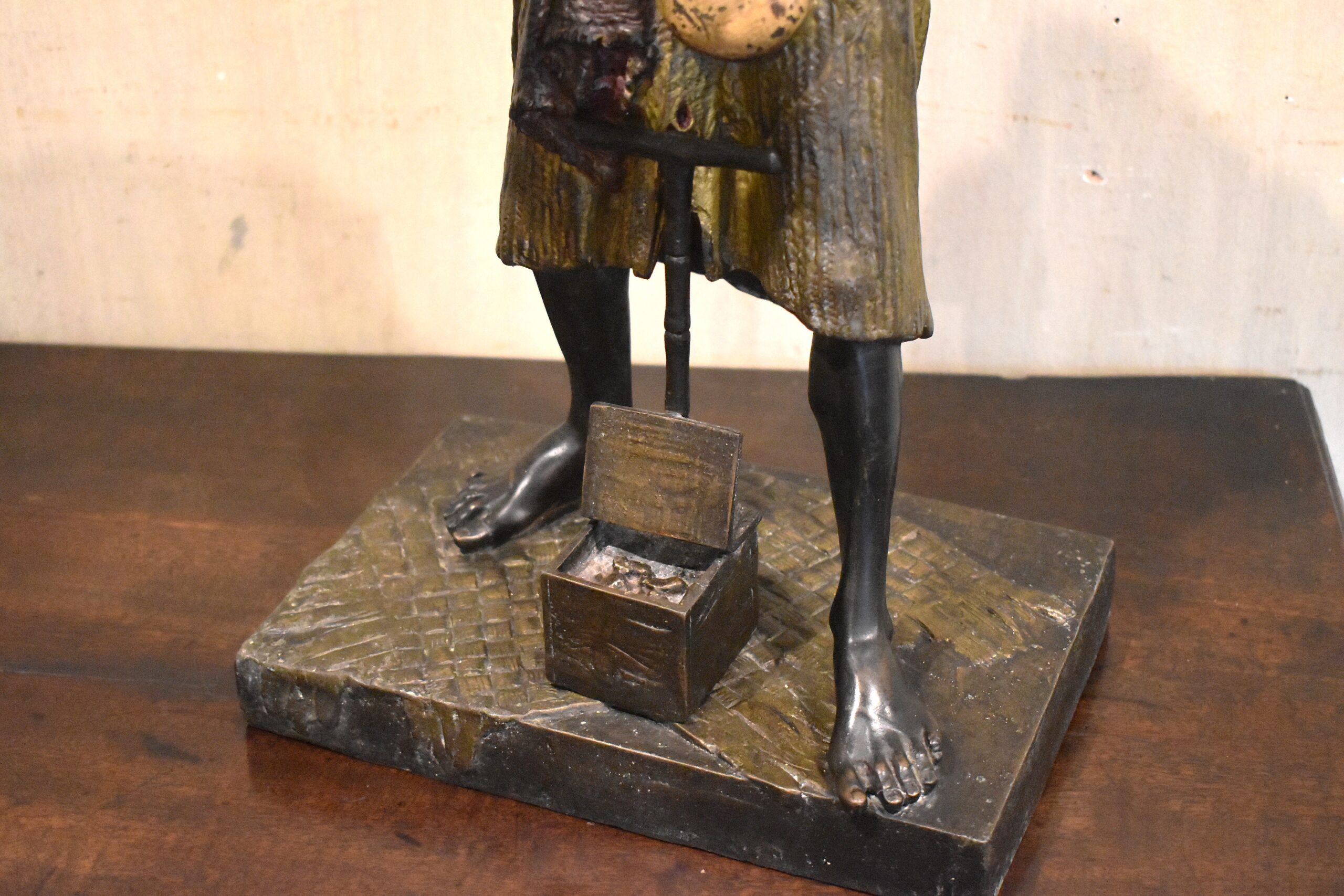 Bronze of an Arab merchant by Arthur Waagen - Image 5