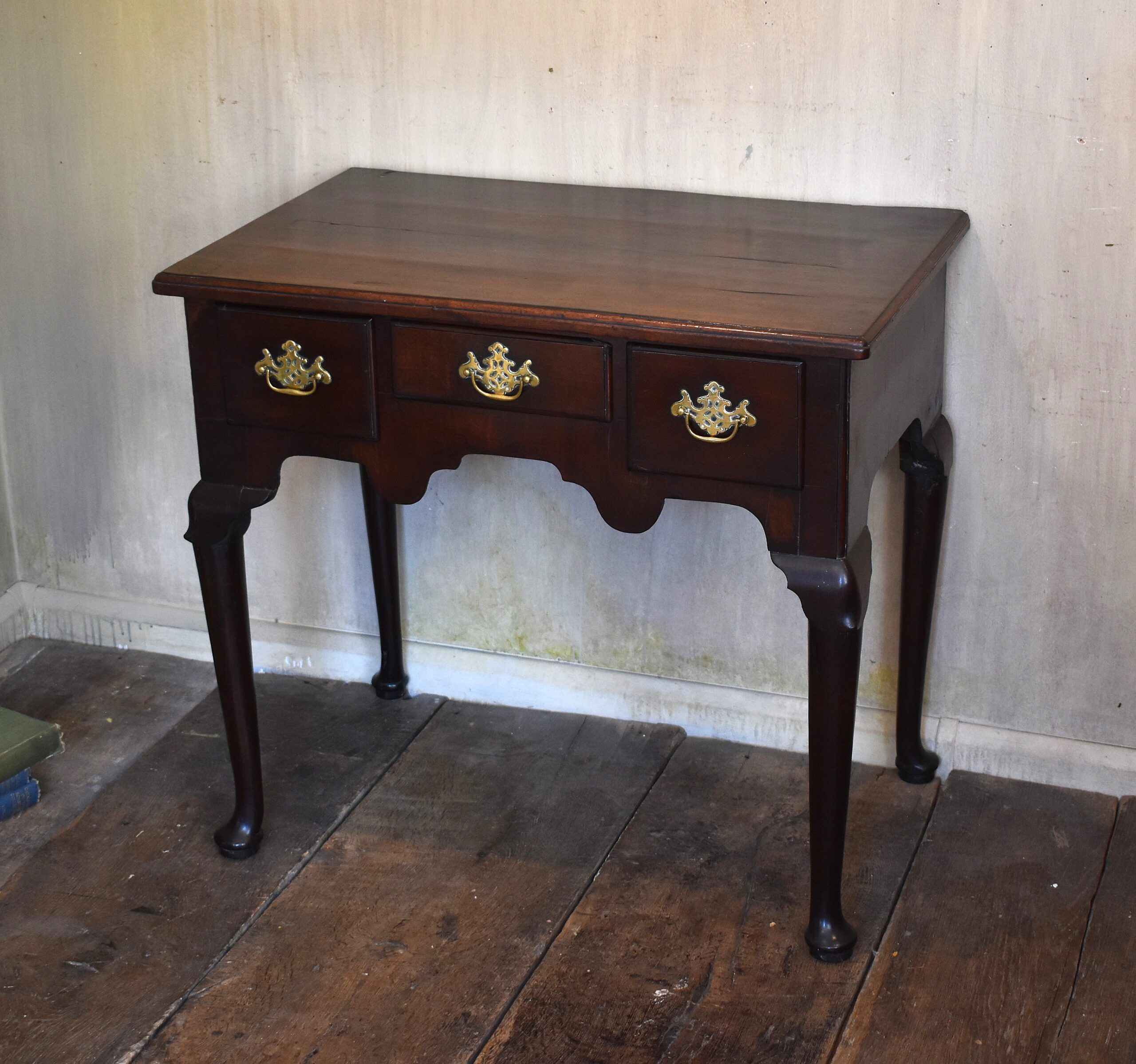 Georgian mahogany lowboy