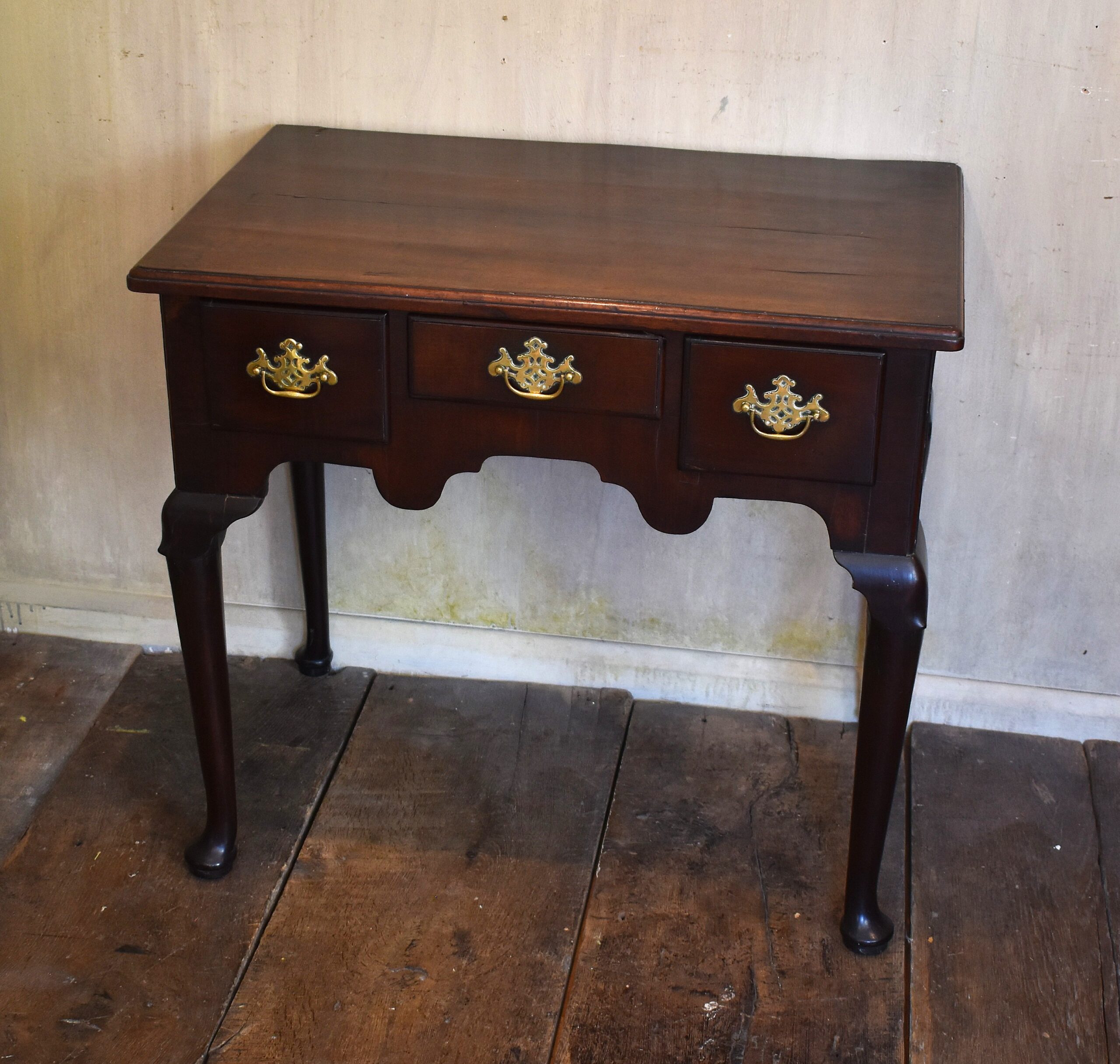 Georgian mahogany lowboy - Image 2